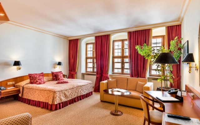Deluxe Double room (full double bed) (bed type is subject to availability)
