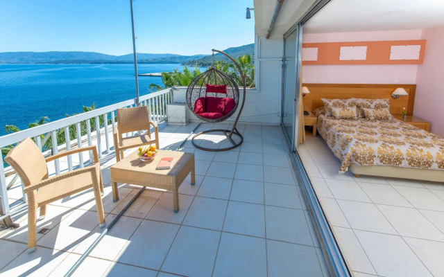 Hotel Avra