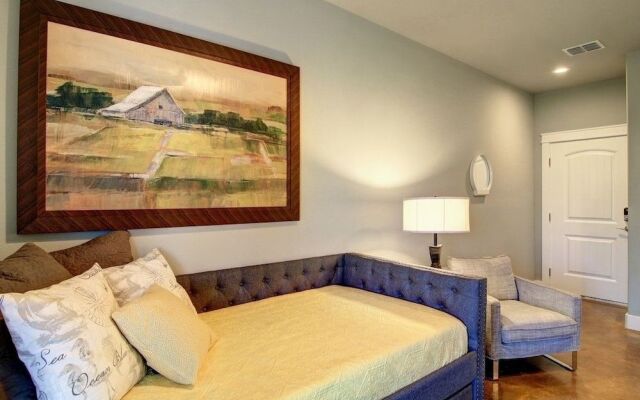 Next Chapter 3Br Condo