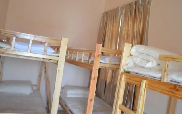 Linxi Xiaozhu Youth Hostel