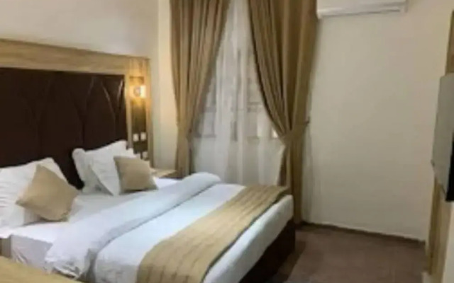 D Avalon Suites