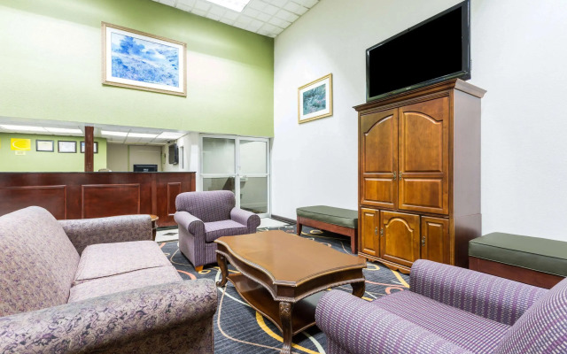 Motel 6 Forsyth, GA – Tift College