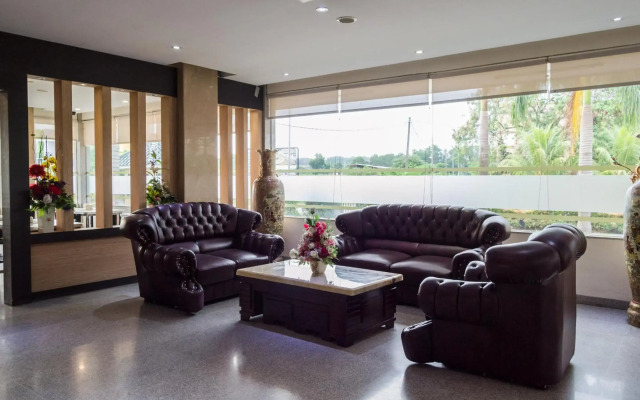 OYO 775 Aviari Hotel