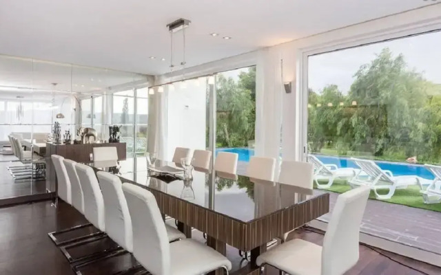 The Lake Villa Mountains & Sea view