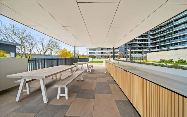 2-bed Haven: Impeccable Interiors & Chic Amenities