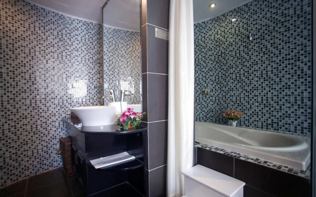 Hanoi Emotion Hotel