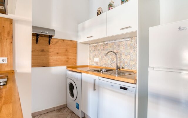 Snug Apartment in Sevilla near Plaza del Cabildo