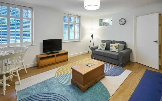 Host Stay Garden Flat