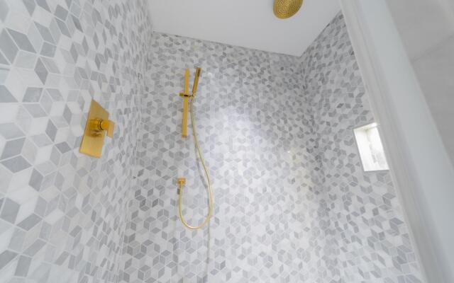 DXB - Five - 31302 - PJ