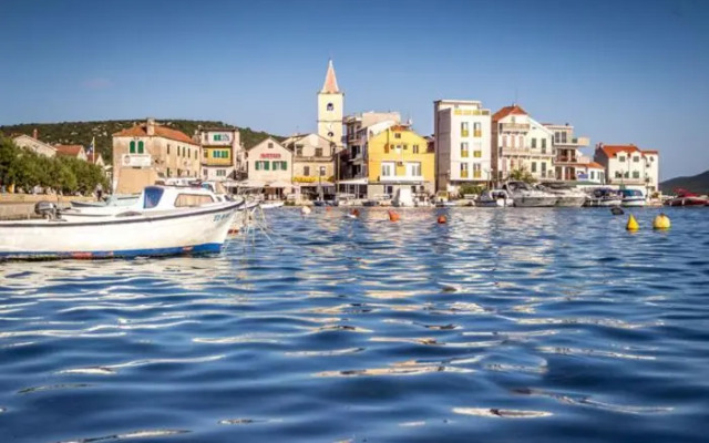 Lovely Apartment in Pirovac With Balcony