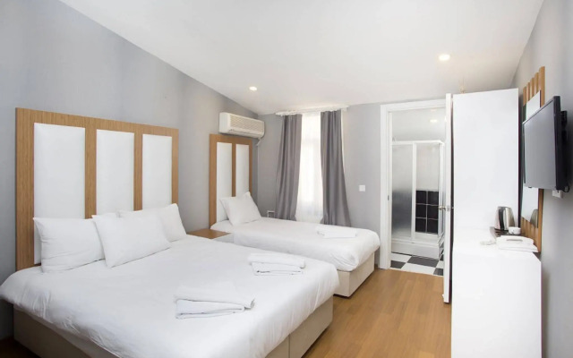 La Pazza Suites Hotel