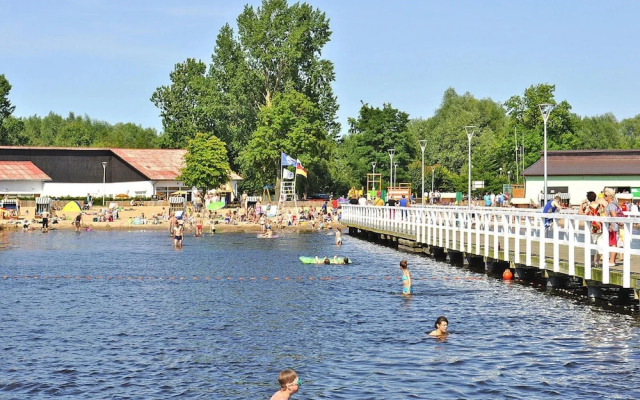 Large Holiday Apartment With a Garden in Stepnica