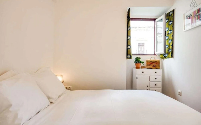 Charming, Light-filled Loft Apartment in Alfama