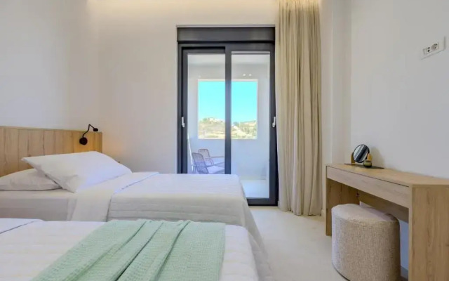TheaSea Luxury Residence, Adults 13+