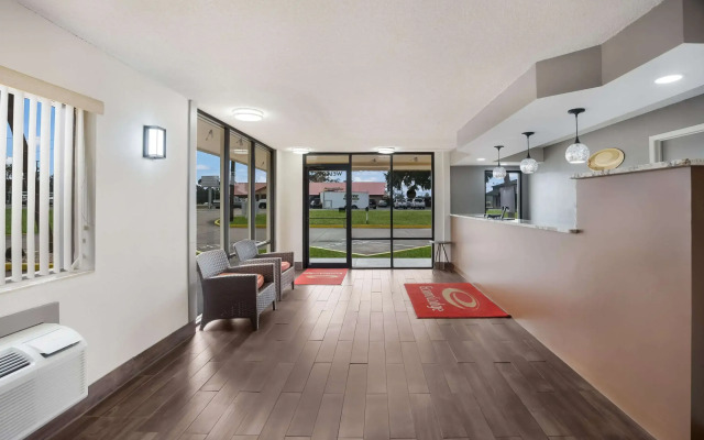 Econo Lodge Live Oak