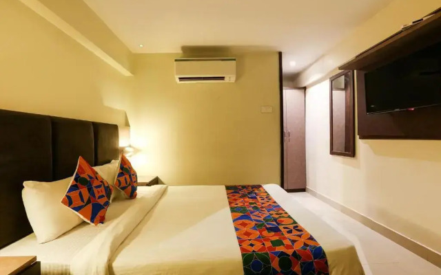 Fabhotel West Inn