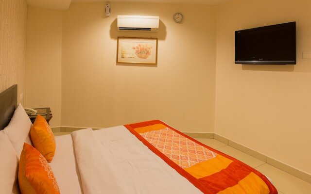 OYO 175 Lotus Hotel