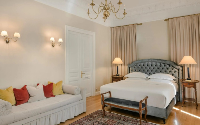 Noble Suites