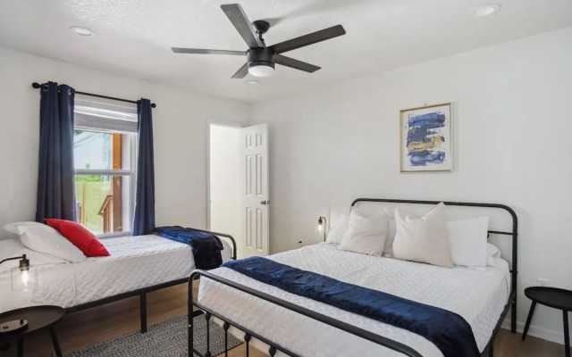 Your Amazing 3BR 2BA Downtown Delight
