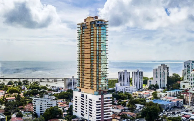 Lush Apartment Ocean View