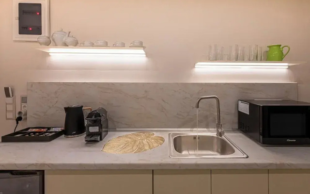 Koukaki Luxury Suites