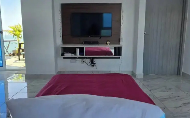 Room-sofa Bed Stay Rooftop Pool & Gym, A