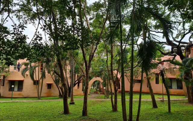 Country Club Wildlife Resort