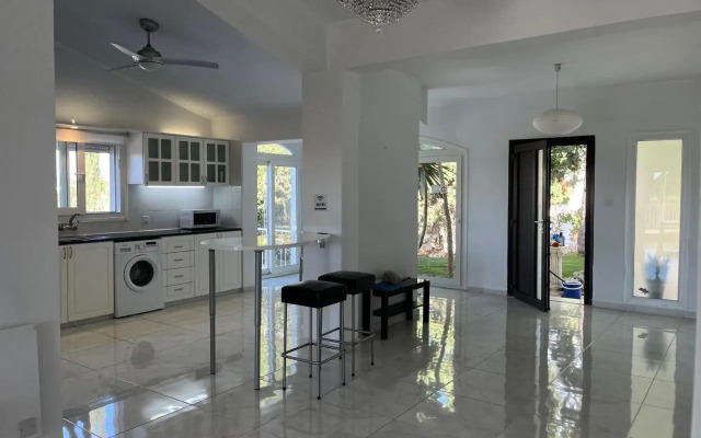 Villa Neyla Four bedroom Beach front Coral Bay