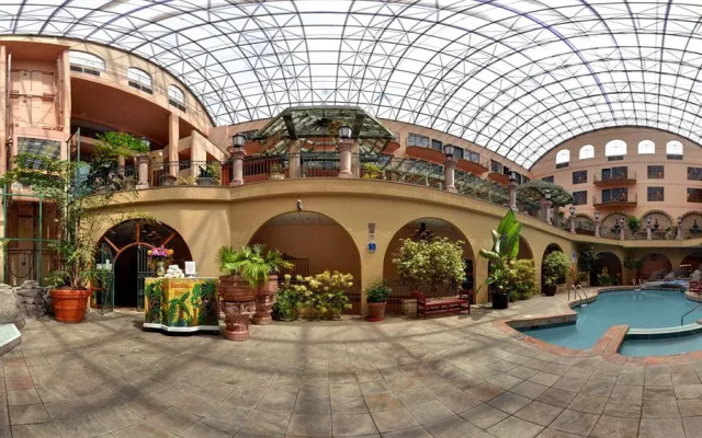 Pacific Inn Resort & Conference Centre