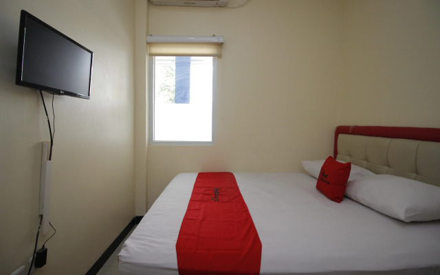RedDoorz Plus @ Jalan Pemuda Jakarta