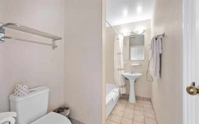 Royal Inn and Suites at Guelph