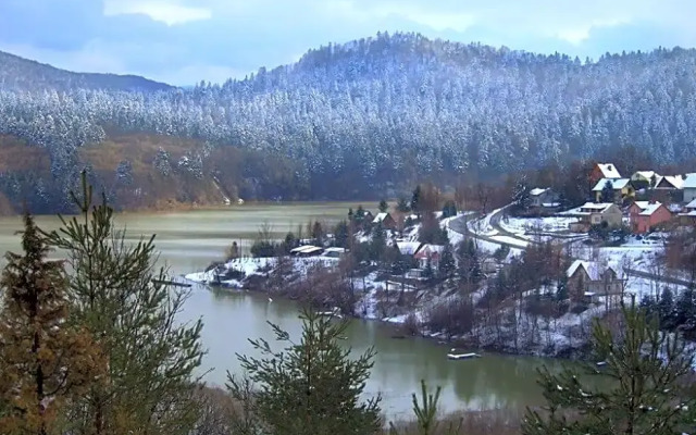 Domki nad rozlewiskiem