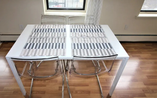 Modern Apartment minutes to NYC