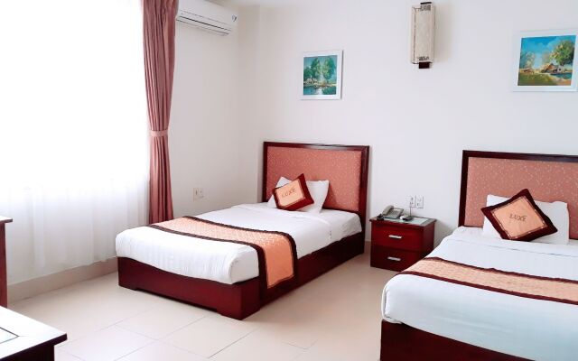 Luxe Hotel