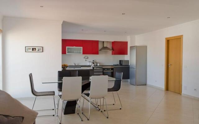 Modern 2 Bed Apartment 5km Carvoeiro