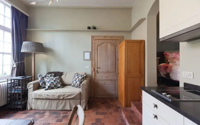 B&b Door 10
