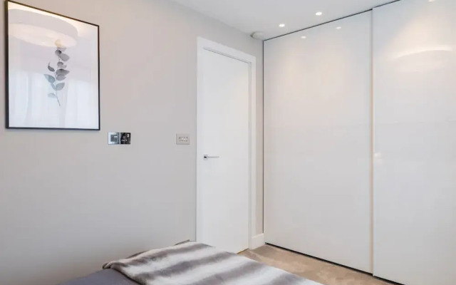 Luxury double room in West London home