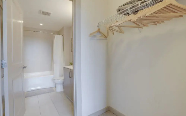 Wonderful 2BR Condo at Crystal City