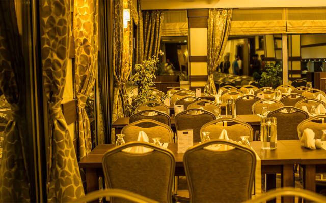 Parion Hotel