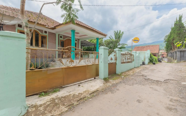 OYO 3879 Villa Sari Intan