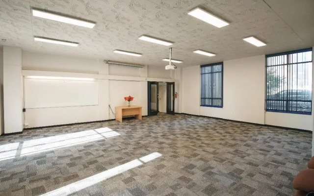 Kiwi International Hotel