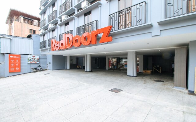 Jardin Suites Hotel  Residences by RedDoorz