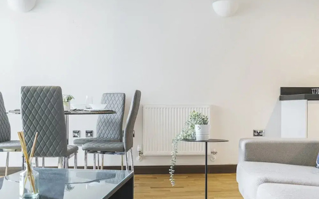 Modern Pet Friendly Apartment by MSS