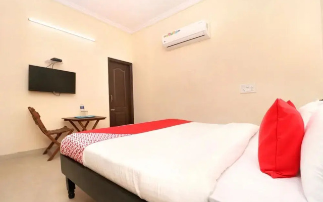 Hotel Sunroof By OYO Rooms
