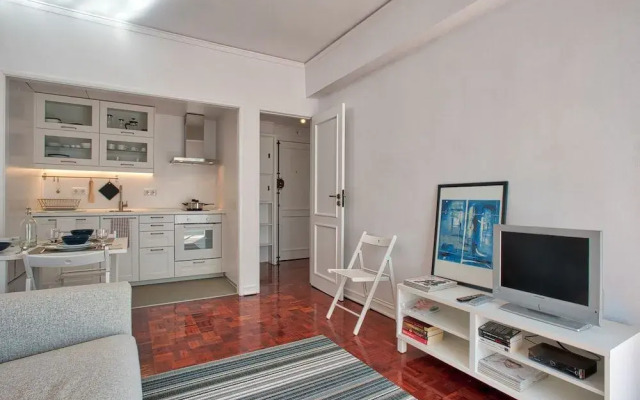 Portuguese Living Columbano Executive