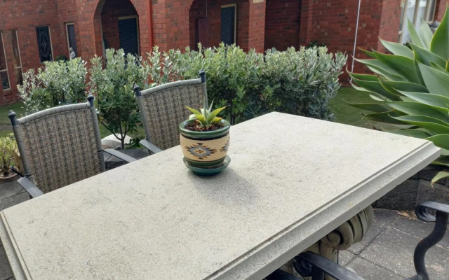 Ocean Aspect and Central to CBD - CoSheirm Apartments On Merri