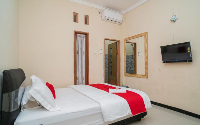 RedDoorz @ Villa Akbar 3