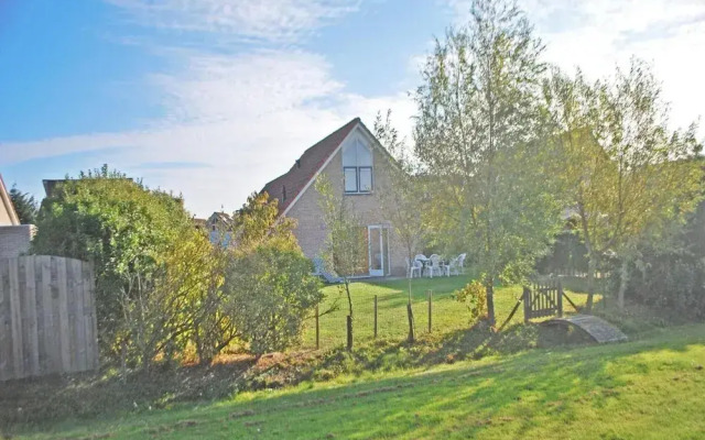 Amazing Bungalow With Garden