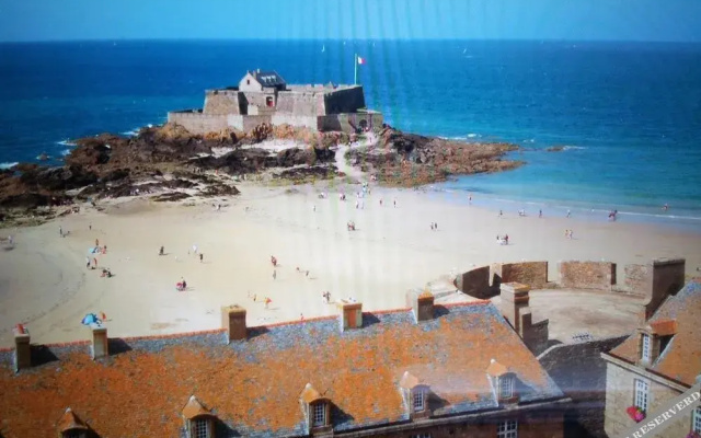 Hotel De La Mer
