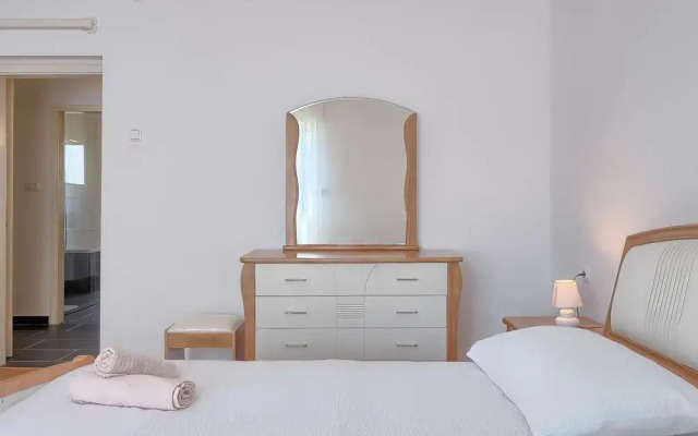 Rovere Pula in Pula With 2 Bedrooms and 1 5 Bathrooms